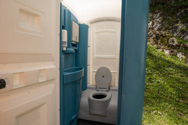 Best High-end porta potty rental  in Hiawatha, KS