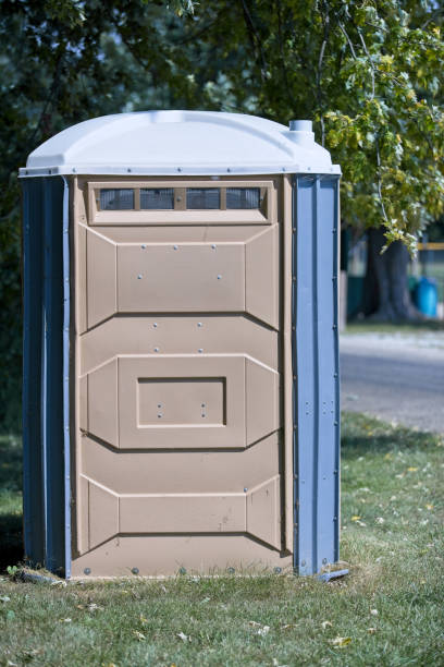 Best Best portable toilet rental  in Hiawatha, KS