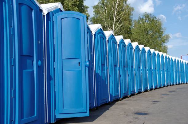 Best Restroom trailer rental cost  in Hiawatha, KS